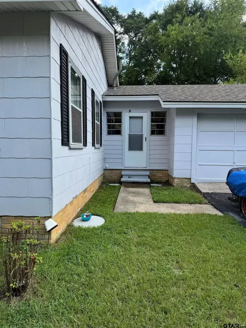 210 E Pirate St, Longview, TX 75604 photo 3