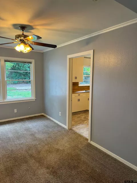 210 E Pirate St, Longview, TX 75604 photo 7