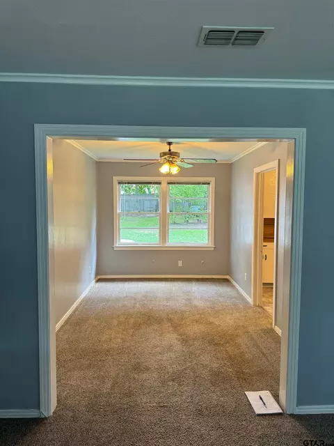 210 E Pirate St, Longview, TX 75604 photo 6