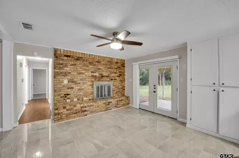504 Crystal St, Longview, TX 75604 photo 5