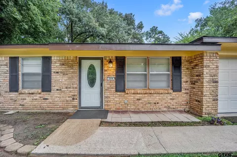 504 Crystal St, Longview, TX 75604 photo 2