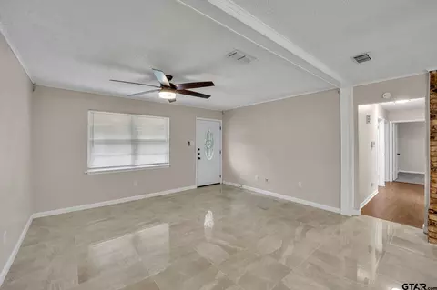 504 Crystal St, Longview, TX 75604 photo 4