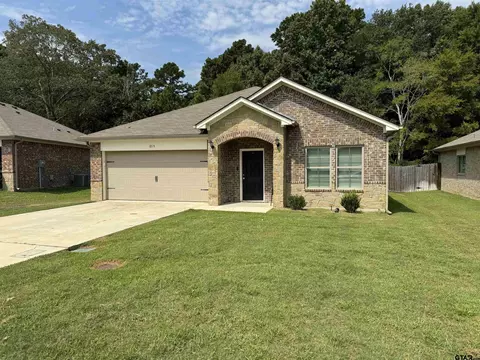 1215 Mission Creek Dr, Longview, TX 75601