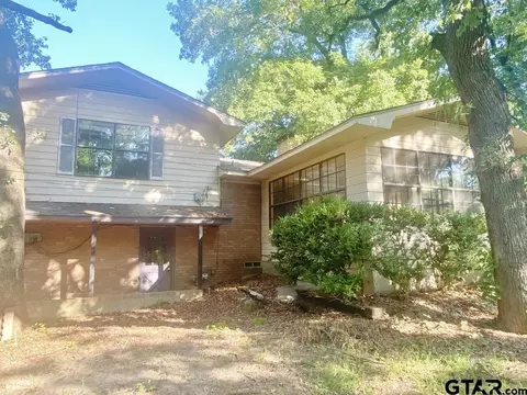 300 Edgewood St, Mount Pleasant, TX 75455
