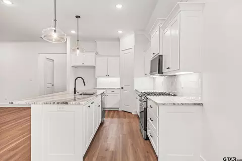 Kitchen - 2079 Locklear Ln, Tyler, TX 75703 photo 2 of 3
