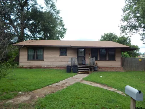 104 Lawrence St, Gilmer, TX 75644