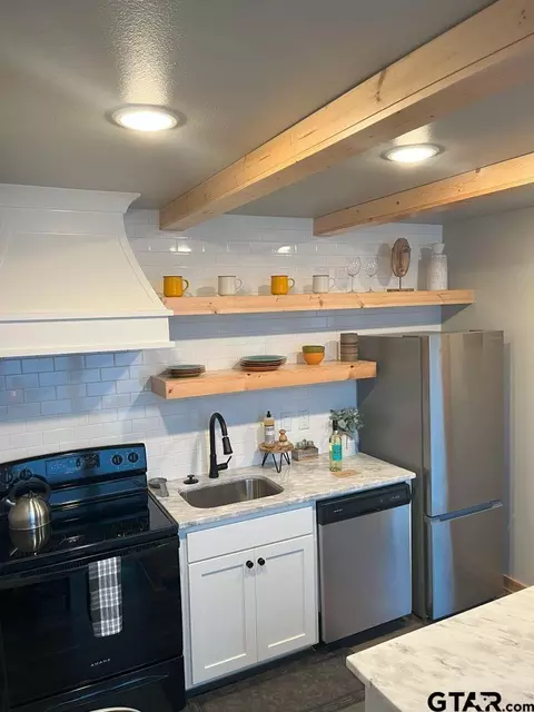 Kitchen - 11227 Interstate 20, Tyler, TX 75708 photo 3 of 6