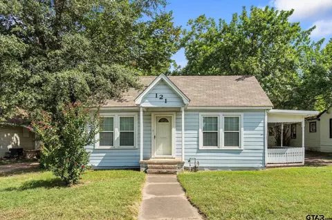 121 Kyle St, Sulphur Springs, TX 75482
