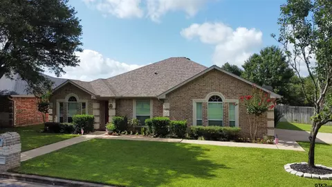 303 Amanda Ct, Whitehouse, TX 75791