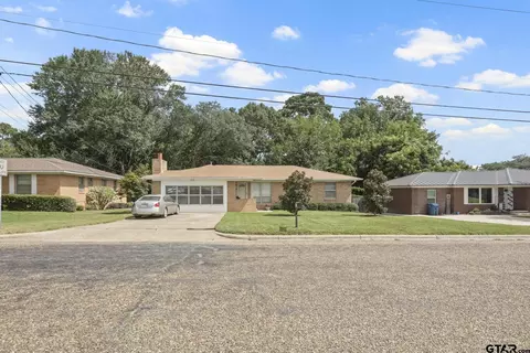 307 E Magnolia, Mount Pleasant, TX 75455