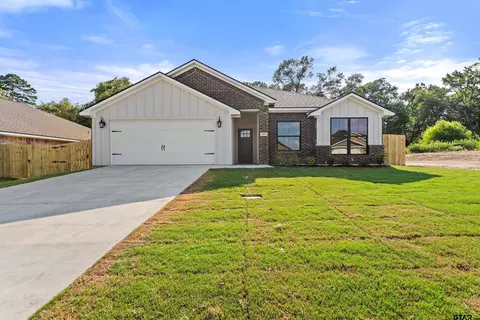 16214 Crossing Cir, Lindale, TX 75771