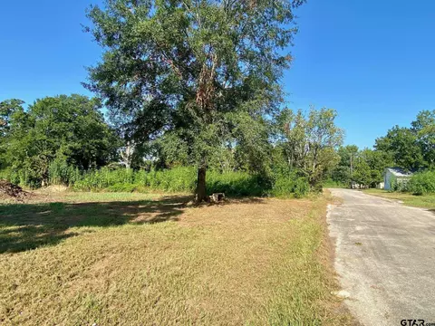 205 W Hall St, Crockett, TX 75835