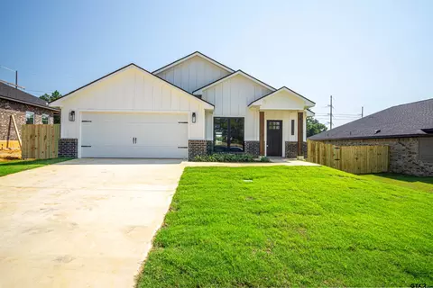 17330 Crossing Cir, Lindale, TX 75771