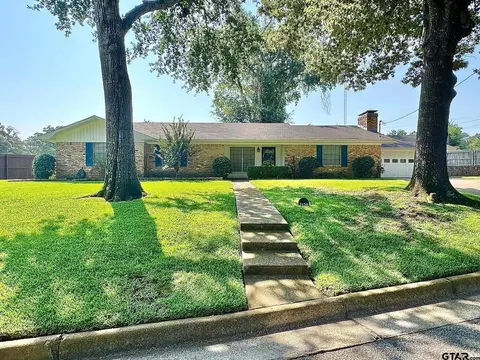 2120 Briarwood Dr, Tyler, TX 75701