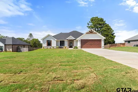 18335 Timber Oaks Dr, Lindale, TX 75771