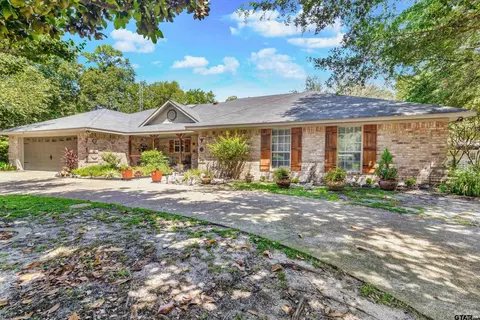 719 Greenbriar Trl, Holly Lake Ranch, TX 75765