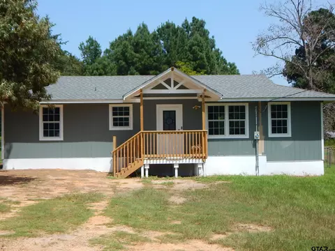 231 Woodpecker Rd, Gladewater, TX 75647