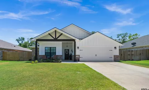 16018 Crossing Cir, Lindale, TX 75771