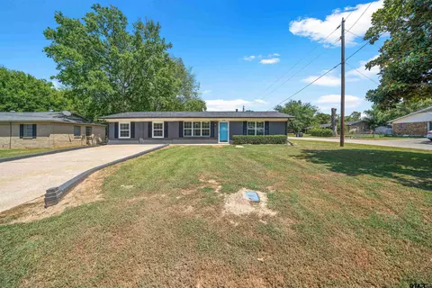 532 Circle Dr, Lindale, TX 75771