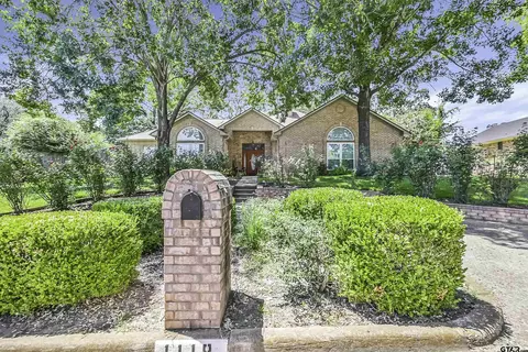 1118 Oval Dr, Athens, TX 75751