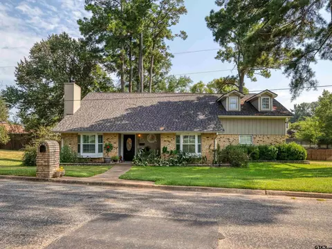 200 Pin Oak Dr, Whitehouse, TX 75791