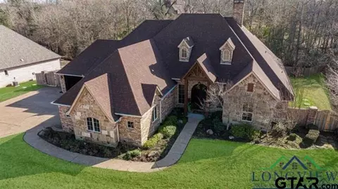 135 Alexis Dr, Longview, TX 75605