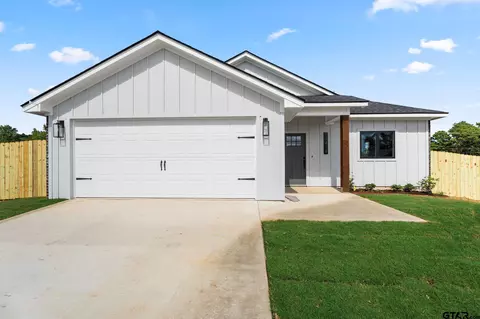 17418 Crossing Cir, Lindale, TX 75771