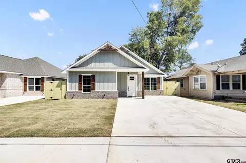 402 E Reeves St, Tyler, TX 75702