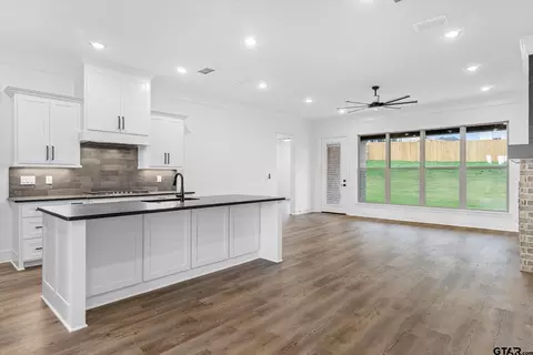 388 Mac Cir, Bullard, TX 75757