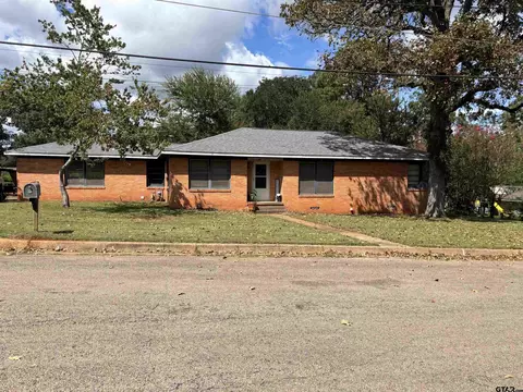1103 Woodland Dr, Palestine, TX 75801