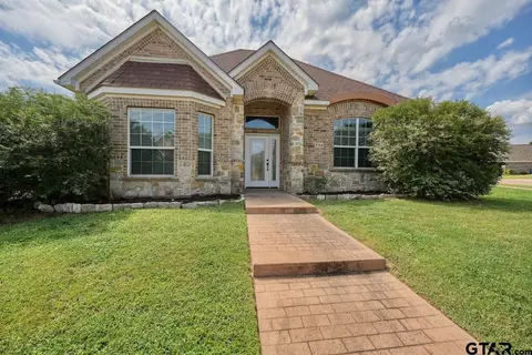 712 White Bear Trl, Lindale, TX 75771