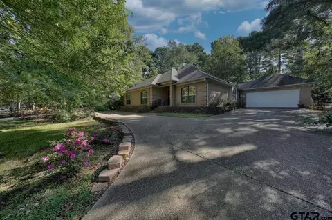 635 Hideaway Ln E, Hideaway, TX 75771
