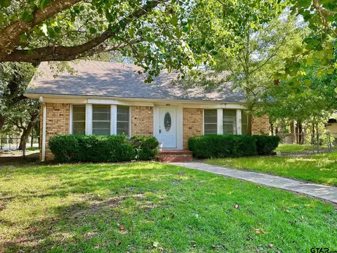 411 W Paschal St, Troup, TX 75789