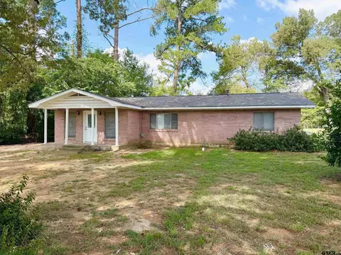 1406 E Houston Ave, Crockett, TX 75835
