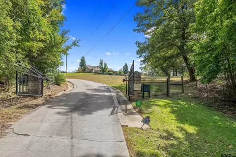 1802 E Lake Dr, Gladewater, TX 75647