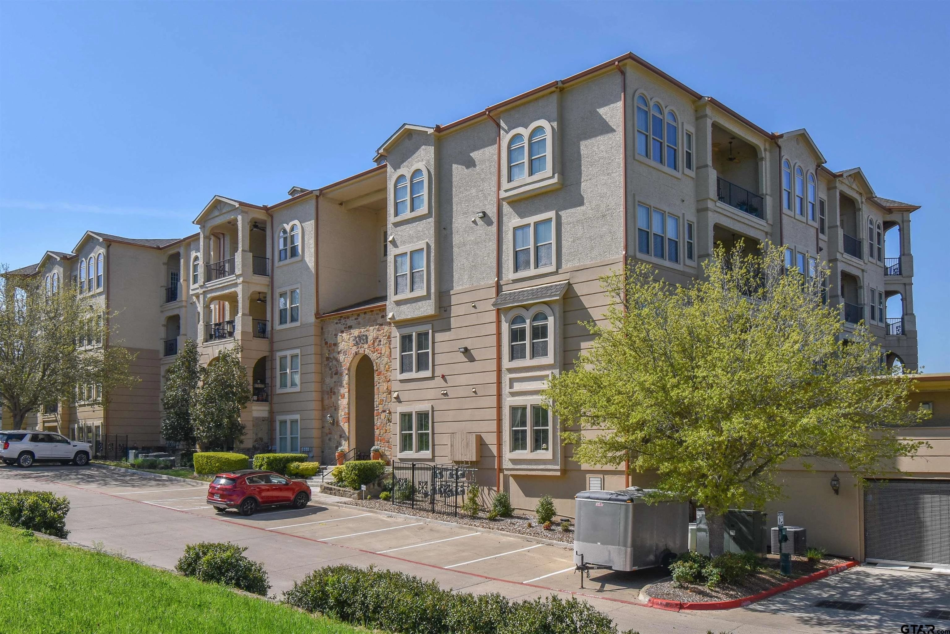 3351 Cascades Ct Unit 305