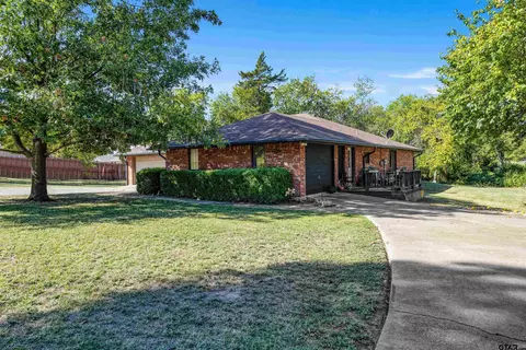 605 607 4th St, Honey Grove, TX 75446