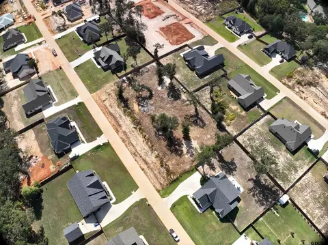 14446 Woodland Crk, Lindale, TX 75771