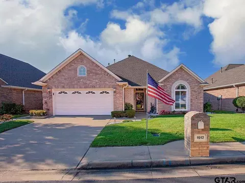1912 Hollyglen Dr, Tyler, TX 75703