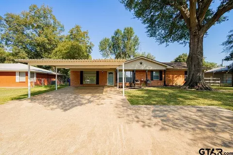 203 W Woodrow St, White Oak, TX 75693