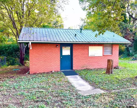 2734 Old Paris Rd, Mount Pleasant, TX 75455