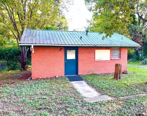 2734 Old Paris Rd, Mount Pleasant, TX 75455