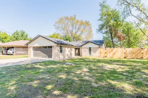 1024 Georgia St, Sulphur Springs, TX 75482