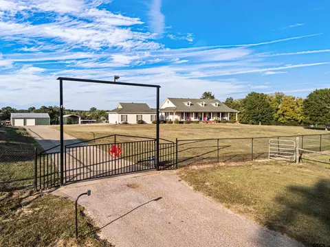 2450 Silk Tree Rd, Gilmer, TX 75645 photo 3