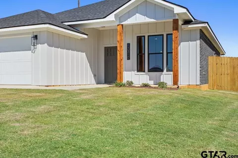 17310 Crossing Cir, Lindale, TX 75771