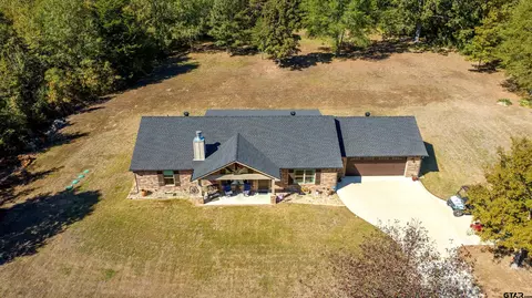 2309 W Lake Dr, Gladewater, TX 75647