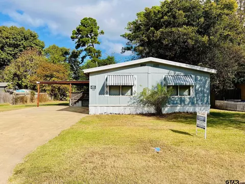 112 Autumn Ct, Chandler, TX 75758