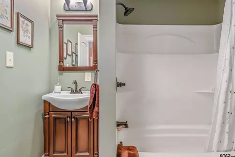 Bath - 14375 Cr 384, Tyler, TX 75708 photo 1 of 3