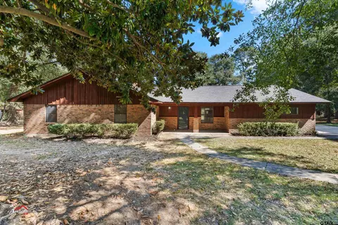 107 Quail Creek Dr, Carthage, TX 75633