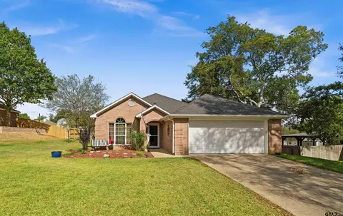 618 William Dr, Lindale, TX 75771
